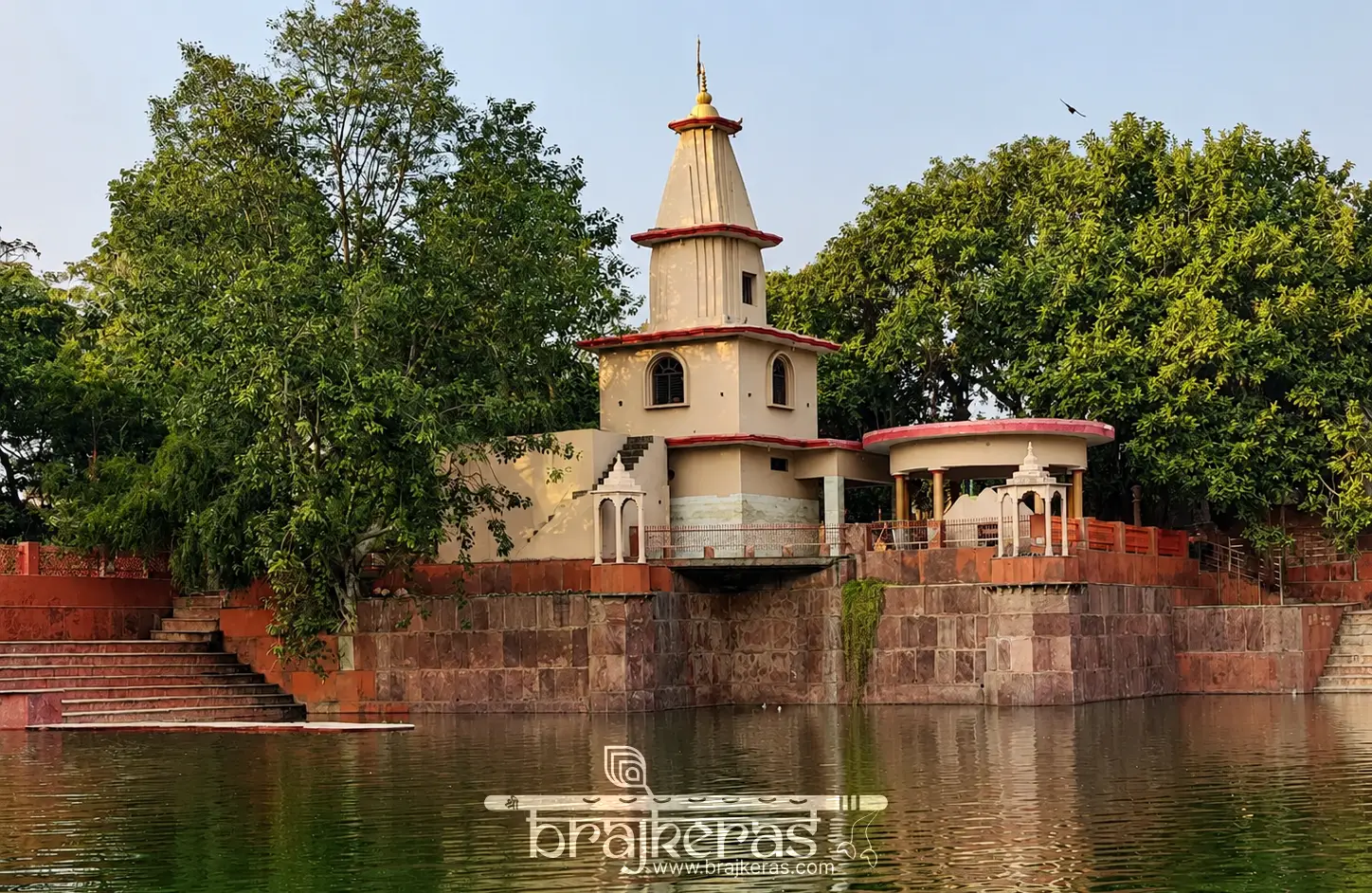 pili pokhar barsana